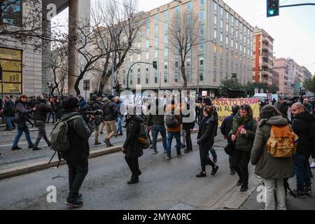 Rome, . 04th févr. 2023. 04/02/2023 Rome, manifestation anarchiste en solidarité avec Alfredo Cospito détenu en 41Bis dans la prison de l'Opéra PS: La photo peut être utilisée dans le contexte dans lequel elle a été prise, et sans intention diffamatoire du décorum du peuple représenté. Crédit : Agence photo indépendante/Alamy Live News Banque D'Images