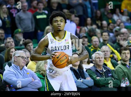 Ferrell Centre Waco, Texas, États-Unis. 4th févr. 2023. Baylor porte la garde de Langston Love (13) pendant la moitié 2nd du match de basket-ball NCAA entre les Texas Tech Red Raiders et les Baylor Bears au Ferrell Center Waco, Texas. Matthew Lynch/CSM/Alamy Live News Banque D'Images