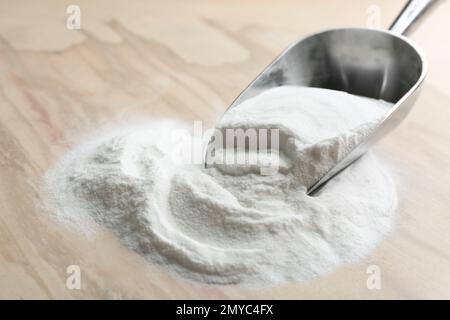 Bicarbonate de soude sur une table en bois Banque D'Images