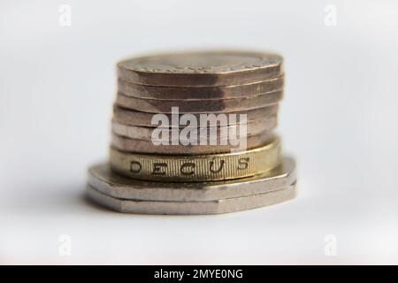 British One Pound coin, 20p et 50p pièces de monnaie gros plan photo de l'argent Banque D'Images