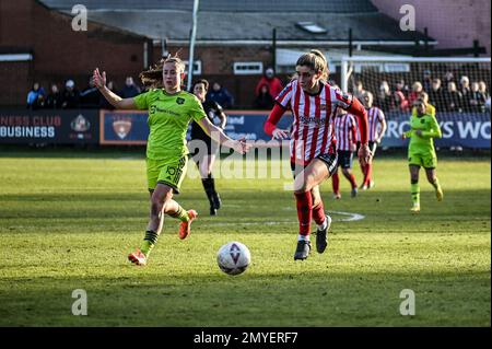 Sunderland AFC avance Emily Scarr en action lors de la coupe féminine FA avec Manchester United Women. Banque D'Images