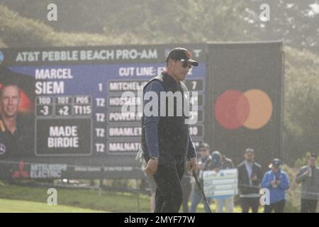 Pebble Beach, Californie, États-Unis. 4th févr. 2023. Ron Rivera sur la 12th à Pebble Beach Links lors de la troisième partie du tournoi AT&T Pro-Am 2023, PGA Tour crédit: Motofoto/Alay Live News Banque D'Images