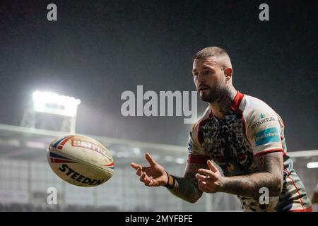 Warrington, Royaume-Uni. 04th févr. 2023. Zak Hardaker #1 de Leigh Leopards passe le ballon pendant la Ligue de rugby Ben Currie Témoignages match Warrington Wolves vs Leigh Leopards au Halliwell Jones Stadium, Warrington, Royaume-Uni, 4th février 2023 (photo de Steve Flynn/News Images) à Warrington, Royaume-Uni le 2/4/2023. (Photo de Steve Flynn/News Images/Sipa USA) crédit: SIPA USA/Alay Live News Banque D'Images