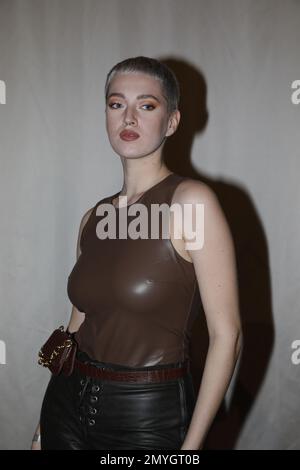 Lou-Anne Gleißenebner-Teskey BEI der Anja Gockel Fashion Show 'Seven Senses' auf der Berlin Fashion week automne/hiver 2023 im Hotel Adlon Kempinski. Banque D'Images