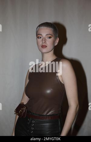 Lou-Anne Gleißenebner-Teskey BEI der Anja Gockel Fashion Show 'Seven Senses' auf der Berlin Fashion week automne/hiver 2023 im Hotel Adlon Kempinski. Banque D'Images