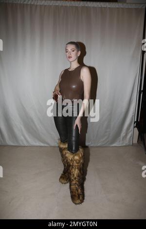 Lou-Anne Gleißenebner-Teskey BEI der Anja Gockel Fashion Show 'Seven Senses' auf der Berlin Fashion week automne/hiver 2023 im Hotel Adlon Kempinski. Banque D'Images