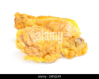 Savoureux pilons de poulet frits isolés sur du blanc Banque D'Images