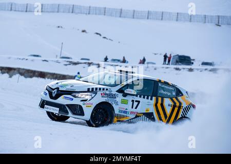 17A Joaquin RODRIGO (ES), CONCOURS BRUNET, action 17B Mathieu LANNEPOUDENX (FR), CONCOURS BRUNET, action au cours du 2023 Clio Ice Trophée 2023 - GSeries G3 sur le circuit Andorre - pas de la Casa, on 04 février 2023 à Encamp, Andorre - photo Damien Doumergue / DPPI Banque D'Images