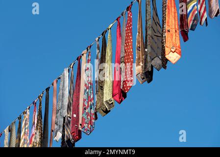 Liens accrochés sur une laisse d'une action pour la paix par Soroptimist International, si, jamais plus de guerre, vieille ville, Lauterbach, Vogelsberg, Hesse, Allemagne, EUR Banque D'Images