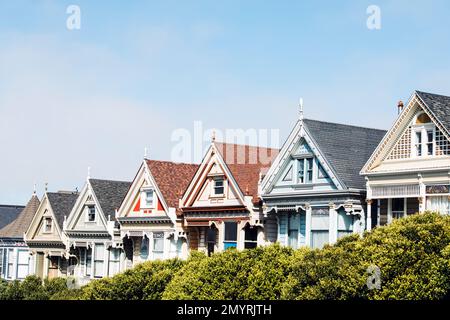 Célèbres maisons victoriennes historiques appelées Painted Ladies, San Francisco, Californie Banque D'Images