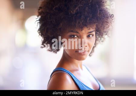 Avoir une journée paisible. une jeune femme confiante. Banque D'Images