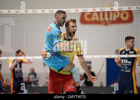 Vibo Valentia, Italie. 04th févr. 2023. Tonno Callipo exultation lors de la Del Monte Italian Cup A2 Homme final - Tonno Callipo Vibo Valentia vs BCC Castellana Grotte, Italian Volleyball Men Cup à Vibo Valentia, Italie, 04 février 2023 Credit: Independent photo Agency/Alay Live News Banque D'Images