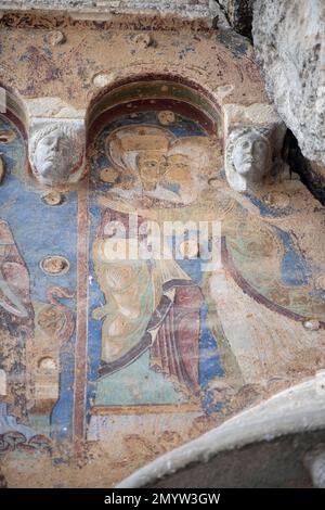 Fresque du 12th siècle de l'Annonciation et de la Visitation, Chapelle Saint-Michel, Rocamadour, site du patrimoine mondial de l'UNESCO, Lot, Occitanie, France Banque D'Images