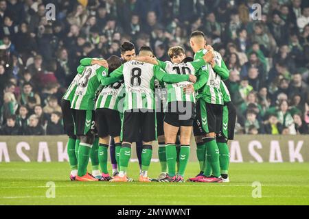 4 février 2023: SÉVILLE, ESPAGNE - FÉVRIER 4: Joueurs de Real Betis Balompie avant le match entre Real Betis Balompie et RC Celta de Vigo de la Liga Santander sur 4 février 2022 à Benito Villamarin à Séville, Espagne. (Credit image: © Samuel Carreño/PX Imagens via ZUMA Press Wire) USAGE ÉDITORIAL SEULEMENT! Non destiné À un usage commercial ! Banque D'Images