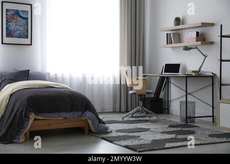 Intérieur moderne de la chambre de l'adolescent avec espace de travail et lit Banque D'Images