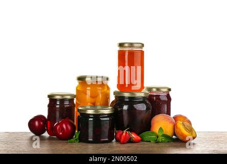 Pots de fruits marinés et confitures sur table grise Banque D'Images