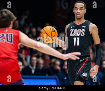 04 février 2023 Moraga, CA États-Unis Le garde de Gonzaga Nolan Hickman (11) joue pendant le match de basket-ball NCAA pour hommes entre Gonzaga Bulldogs et les Gaels de Saint Mary. Le battement de Saint Mary Gonzaga en heures supplémentaires 78-70 au pavillon de la Credit Union de l'Université Moraga Calif. Thurman James/CSM Banque D'Images