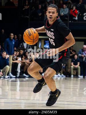 04 février 2023 Moraga, CA États-Unis Le garde de Gonzaga Rasir Bolton (45) se rend au basket-ball pendant le match de basketball masculin NCAA entre Gonzaga Bulldogs et les Gaels de Saint Mary. Le battement de Saint Mary Gonzaga en heures supplémentaires 78-70 au pavillon de la Credit Union de l'Université Moraga Calif. Thurman James/CSM Banque D'Images