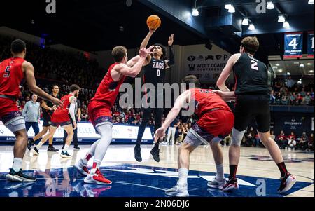 04 février 2023 Moraga, CA États-Unis Le garde de Gonzaga, Julian Strawther (0), tire du ballon pendant le match de basket-ball NCAA pour hommes entre Gonzaga Bulldogs et les Gaels de Saint Mary. Le battement de Saint Mary Gonzaga en heures supplémentaires 78-70 au pavillon de la Credit Union de l'Université Moraga Calif. Thurman James/CSM Banque D'Images