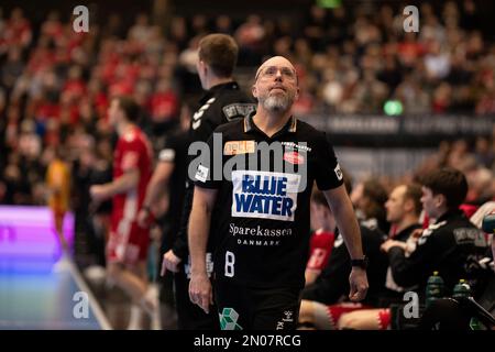 Aalborg, Danemark. 04th févr. 2023. L'entraîneur-chef Stefan Hansen d'Aalborg Handball vu dans le match danois HTH Herreligia entre Aalborg Handball et GOG à Sparekassen Danmark Arena à Aalborg. (Crédit photo : Gonzales photo/Alamy Live News Banque D'Images