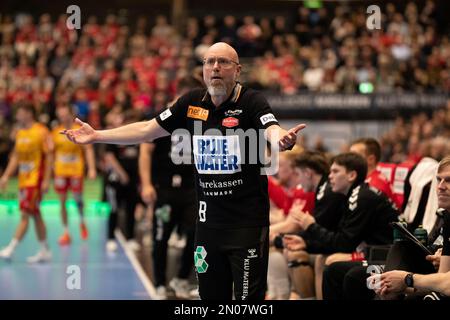 Aalborg, Danemark. 04th févr. 2023. L'entraîneur-chef Stefan Hansen d'Aalborg Handball vu dans le match danois HTH Herreligia entre Aalborg Handball et GOG à Sparekassen Danmark Arena à Aalborg. (Crédit photo : Gonzales photo/Alamy Live News Banque D'Images