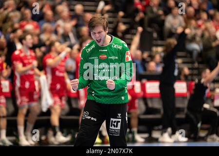 Aalborg, Danemark. 04th févr. 2023. Simon Gade (1) de Aalborg Handball vu dans le match danois HTH Herreligia entre Aalborg Handball et GOG à Sparekassen Danmark Arena à Aalborg. (Crédit photo : Gonzales photo/Alamy Live News Banque D'Images