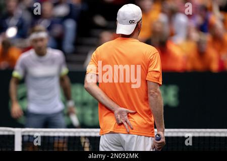 GRONINGEN - Matwe Middelkoop donne des instructions à Wesley Koolhof (pays-Bas) pendant le cycle de qualification pour les finales de la coupe Davis. Le gagnant se qualifiera pour la phase finale de la coupe Davis en septembre. AP SANDER KING Banque D'Images