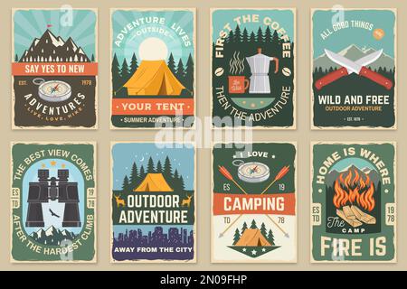 Ensemble d'affiches rétro de camping. Illustration vectorielle. Concept pour chemise ou logo, imprimé, timbre ou tee-shirt. Design avec feu de camp, montagnes, café, couteau Illustration de Vecteur