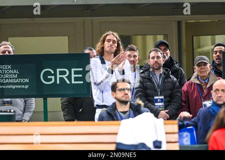 Athènes, Grèce. 05th févr. 2023. STEFANOS TSITSIPAS de Grèce regardant son frère PETROS TSIPAS pendant le deuxième jour du Groupe mondial de coupe Davis I jouer entre la Grèce et l'Equateur au Centre olympique d'Athlétisme d'Athènes 'piros Louis' sur 5 février 2023, à Athènes, Grèce. Crédit : Agence photo indépendante/Alamy Live News Banque D'Images