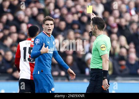 ROTTERDAM - (lr) Guus til du PSV Eindhoven, arbitre Danny Makkelie lors du match de première ligue néerlandais entre Feyenoord et le PSV au Feyenoord Stadion de Kuip on 5 février 2023 à Rotterdam, pays-Bas. ANP PIETER STAM DE JONGE Banque D'Images