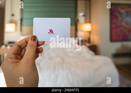 Izmir, Turquie - décembre 2022 : carte-clé Marriott Hotel avec logo. Marriott Hotels est la marque Marriott International d'hôtels et de complexes hôteliers multiservices Banque D'Images