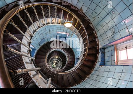 L'escalier du phare Phare de la Coubre, le cinquième plus haut de France et le plus haut du département Charente-Maritime Banque D'Images