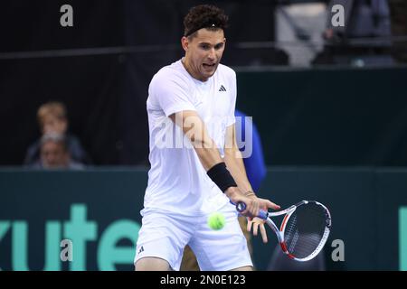 RIJEKA, CROATIE - FÉVRIER 05 : Dominic Thiem d'Autriche joue un revers contre Borna Coric de Croatie lors du premier tour des qualificatifs de coupe Davis entre la Croatie et l'Autriche au Zamet Sports Hall on 5 février 2023 à Rijeka, Croatie. Photo de Nel Pavletic/Pixsell Banque D'Images