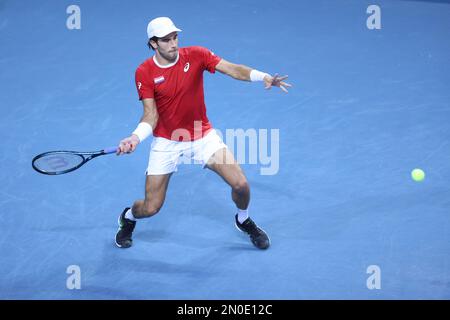 RIJEKA, CROATIE - FÉVRIER 05 : Borna Coric de Croatie joue un front contre Dominic Thiem d'Autriche lors du premier tour de qualification de la coupe Davis entre la Croatie et l'Autriche au Zamet Sports Hall on 5 février 2023 à Rijeka, Croatie. Photo de Nel Pavletic/Pixsell Banque D'Images