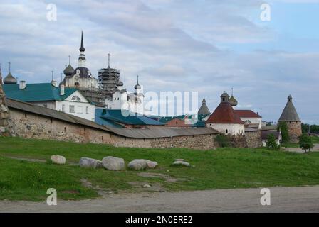 Îles Solovetsky, Russie, Carélie. Église et ex-prison Banque D'Images