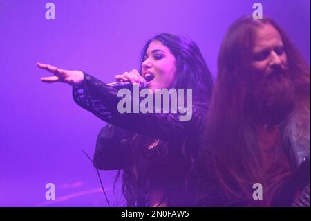 Munich, Allemagne. 04th févr. 2023. Ambre Vourvahis (chant) de Xandria pendant les Wonders toujours en attente de sortie de l'album 2022 à Backstage, Munich. (Foto: Sven Beyrich/Sports Press photo/C - DÉLAI D'UNE HEURE - ACTIVER FTP UNIQUEMENT SI LES IMAGES DE MOINS D'UNE HEURE - Alay) crédit: SPP Sport Press photo. /Alamy Live News Banque D'Images