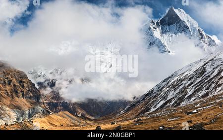 Mont Machhapuchhre, vue depuis le camp de base d'Annapurna, Himalaya, Népal Banque D'Images