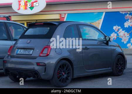 Portugal, Vilamoura, 02.01.2023. Fiat Abarth 595 Competizione gros plan du moteur. Banque D'Images