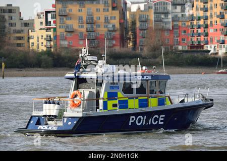 Metropolitan police Marine police police Unit bateau Nina Mackay III patrouiller la Tamise à Londres au Royaume-Uni Banque D'Images