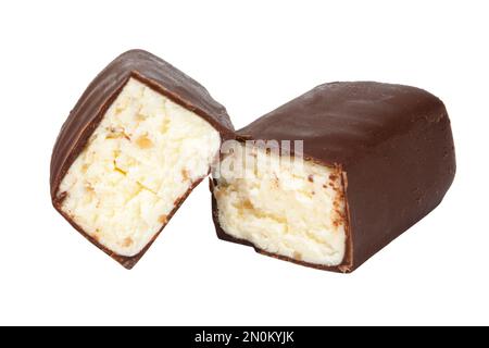 fromage cottage. fards glacés au caramel. barres de caillé glacées au chocolat sur fond blanc. fards à mi-vitrifiés. l'un sur l'autre. de cott Banque D'Images