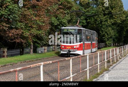 Tram 22 nouveau à Prague Banque D'Images