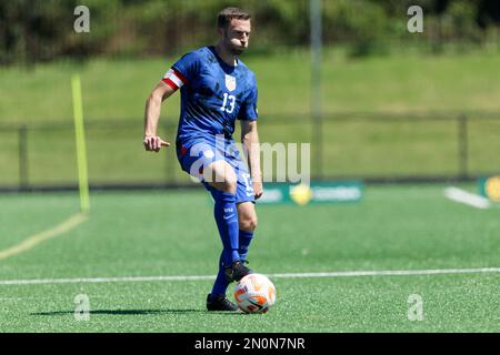 Joshua Brunais des États-Unis contrôle le ballon pendant le match entre l'Australie et les États-Unis au parc Cromer sur 4 février 2023 à Sydney, en Australie Banque D'Images