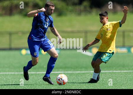 Joshua Brunais des États-Unis contrôle le ballon pendant le match entre l'Australie et les États-Unis au parc Cromer sur 4 février 2023 à Sydney, en Australie Banque D'Images