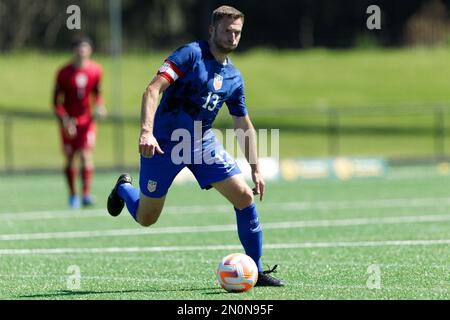 Joshua Brunais des États-Unis contrôle le ballon pendant le match entre l'Australie et les États-Unis au parc Cromer sur 4 février 2023 à Sydney, en Australie Banque D'Images