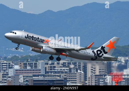 Préfecture de Fukuoka, Japon - 02 juillet 2022 : Jetstar Japon Airbus A320-200 (JA07JJ) avion passager. Banque D'Images
