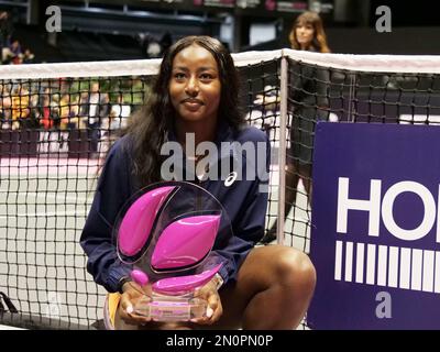 Alycia Parks (Etats-Unis) célèbre avec le trophée lors de l'Open 6E sens - Metropole de Lyon, WTA 250 tennis Tournament on 5 février 2023 au Palais des Sports de Gerland à Lyon, France - photo: Patrick Cannaux/DPPI/LiveMedia Banque D'Images