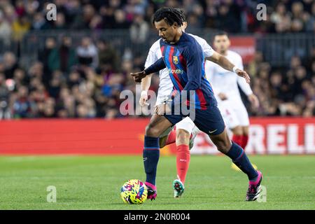 Jules Kounde du FC Barcelone pendant le match de la Ligue entre le FC Barcelone et le FC Séville au Spotify Camp Nou à Barcelone, Espagne. Banque D'Images