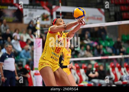 Pala UBI Banca, Cuneo, Italie, 05 février 2023, Lanier Khalia (Bergame) pendant Cuneo Granda Volley vs Volley Bergamo 1991 - Volleyball Italien série A1 femmes Match Banque D'Images