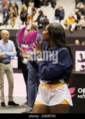 Alycia Parks (Etats-Unis) célèbre avec le trophée lors de l'Open 6E sens - Metropole de Lyon, WTA 250 tennis Tournament on 5 février 2023 au Palais des Sports de Gerland à Lyon, France - photo: Patrick Cannaux/DPPI/LiveMedia Banque D'Images