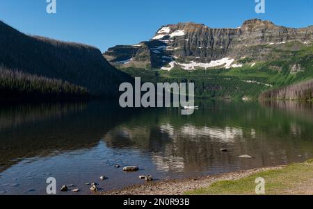 Lac Cameron dans le parc national Waterton Alberta Canada en été. Banque D'Images